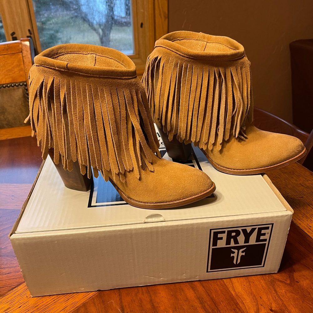FRYE Women's Ilana Fringe Short Western Boot
